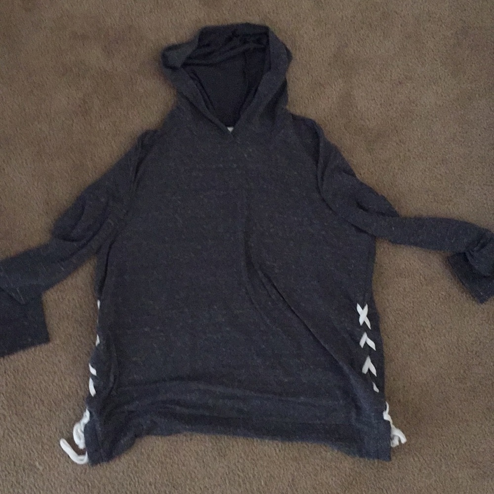 Long-sleeve gray shirt